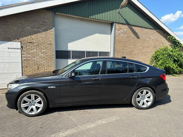 BMW 5-serie GT 535GT - Sedan araba: fotoğraf 1 BMW 5-serie GT 535GT - Sedan araba: fotoğraf 1
