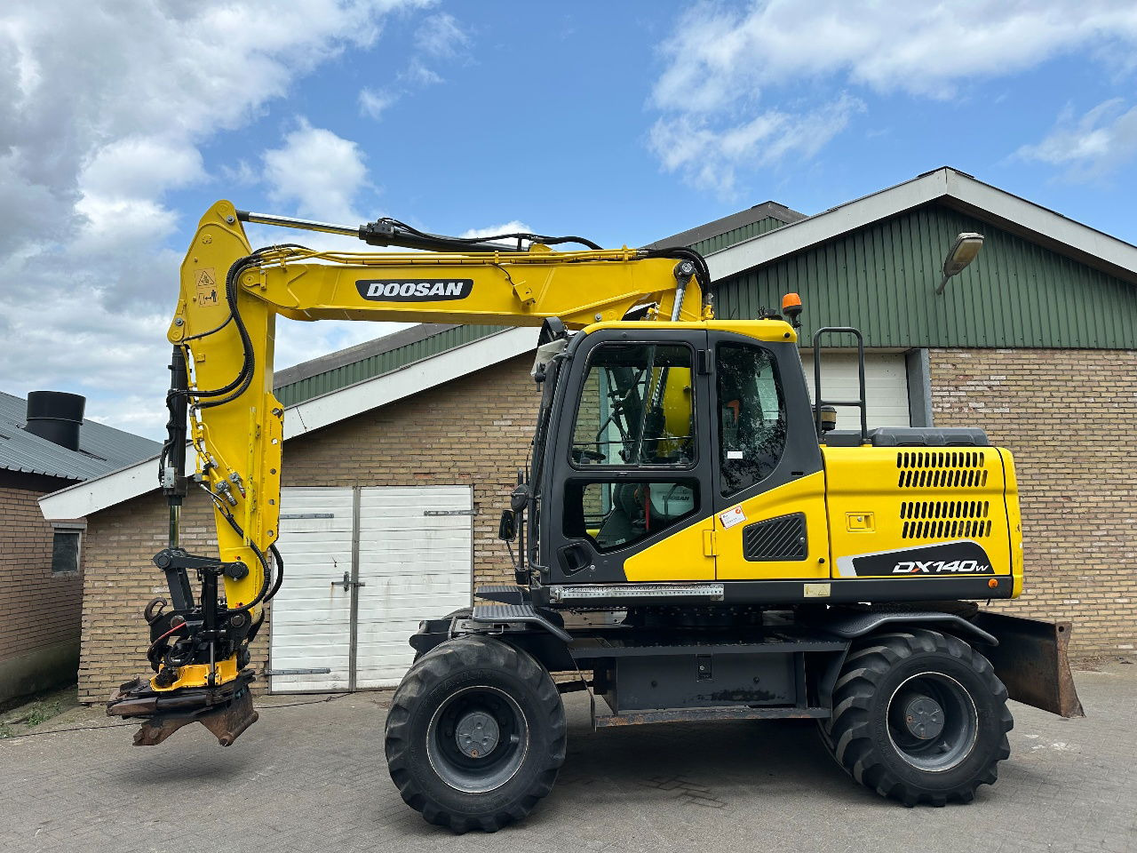 Doosan DX140W-5 - Tekerlekli ekskavatör: fotoğraf 1 Doosan DX140W-5 - Tekerlekli ekskavatör: fotoğraf 1
