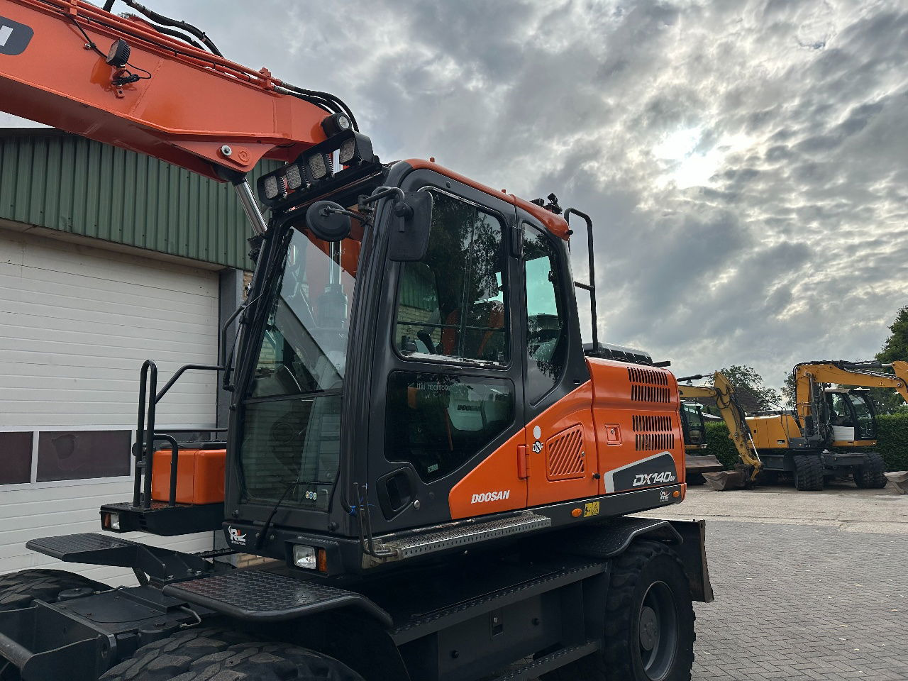 Doosan DX140W-5 - Tekerlekli ekskavatör: fotoğraf 3 Doosan DX140W-5 - Tekerlekli ekskavatör: fotoğraf 3