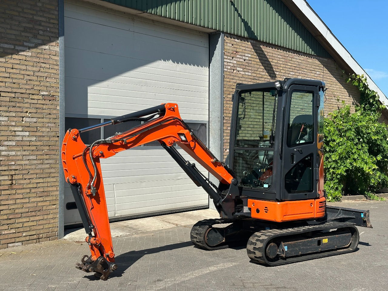 Hitachi ZX26U-6CR - Mini ekskavatör: fotoğraf 3 Hitachi ZX26U-6CR - Mini ekskavatör: fotoğraf 3