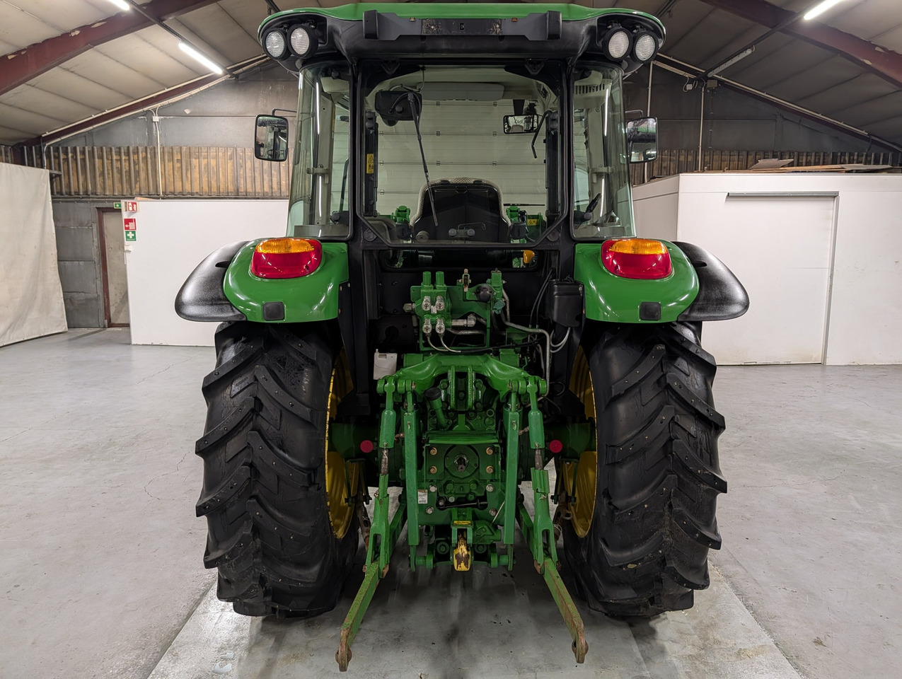 John Deere 5085M - Traktör: fotoğraf 4 John Deere 5085M - Traktör: fotoğraf 4