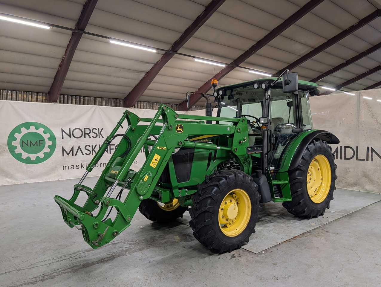 John Deere 5085M - Traktör: fotoğraf 1 John Deere 5085M - Traktör: fotoğraf 1