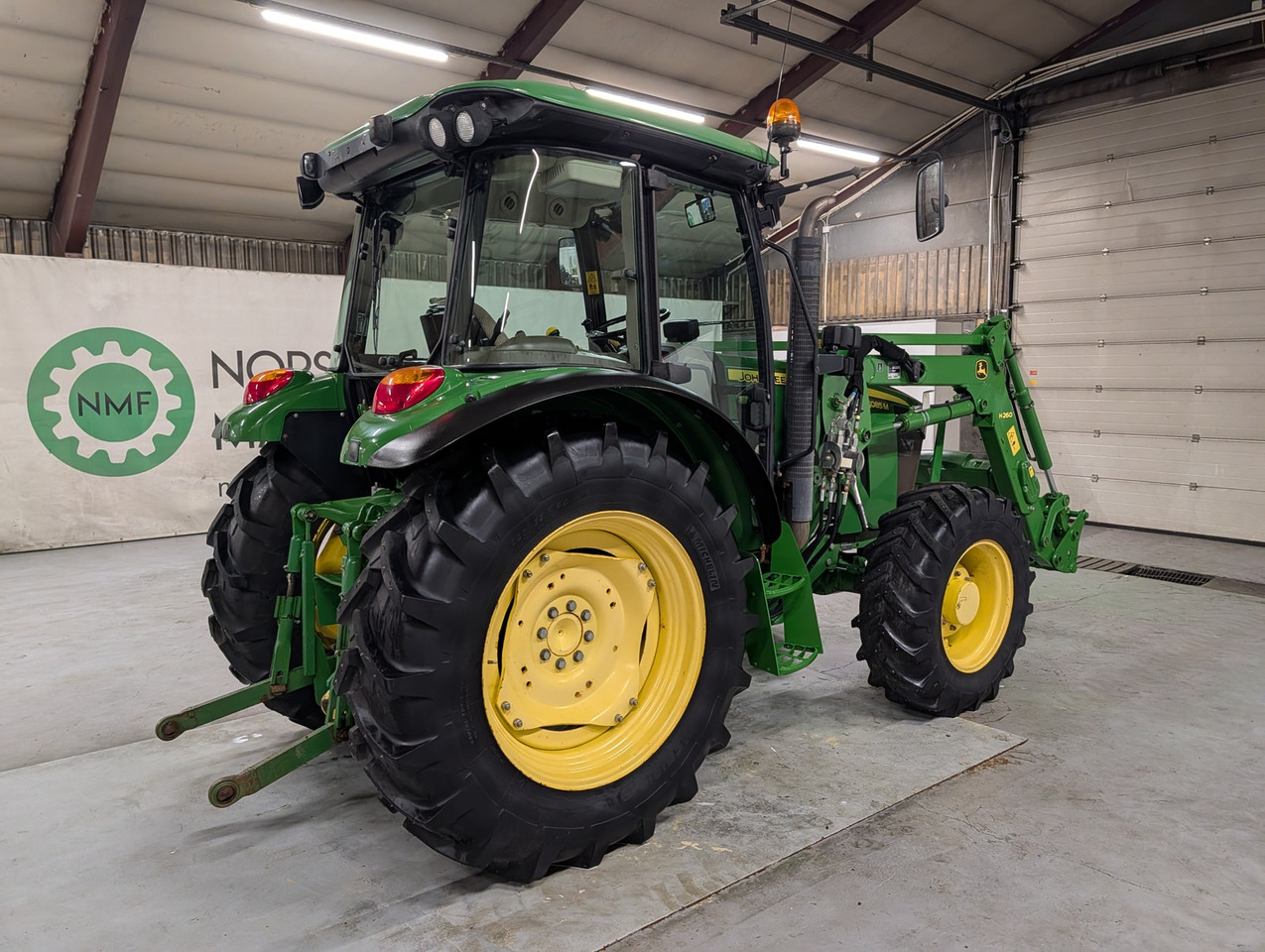 John Deere 5085M - Traktör: fotoğraf 5 John Deere 5085M - Traktör: fotoğraf 5