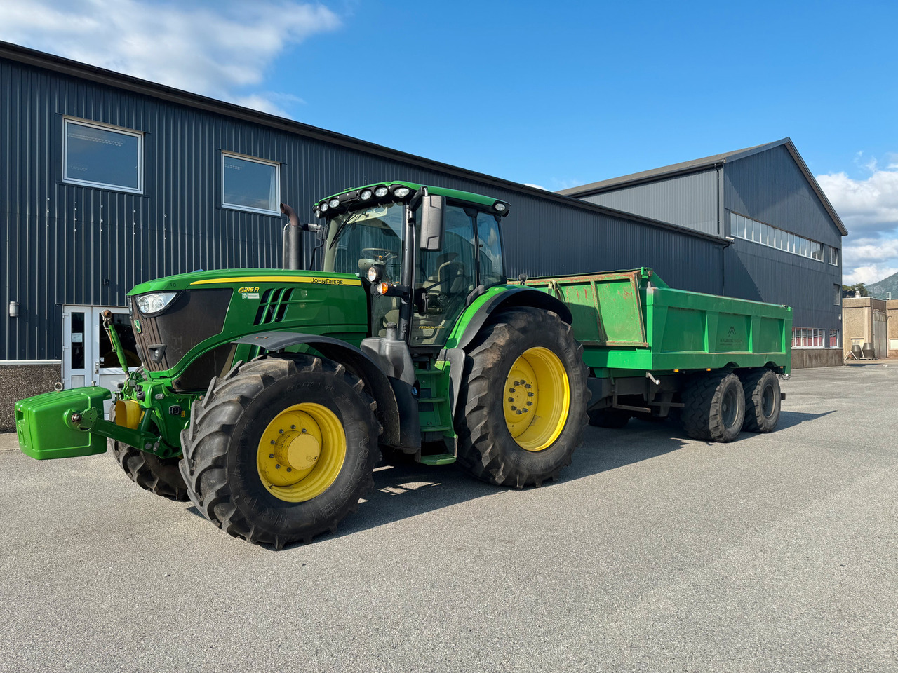 John Deere 6215R - Traktör: fotoğraf 1 John Deere 6215R - Traktör: fotoğraf 1