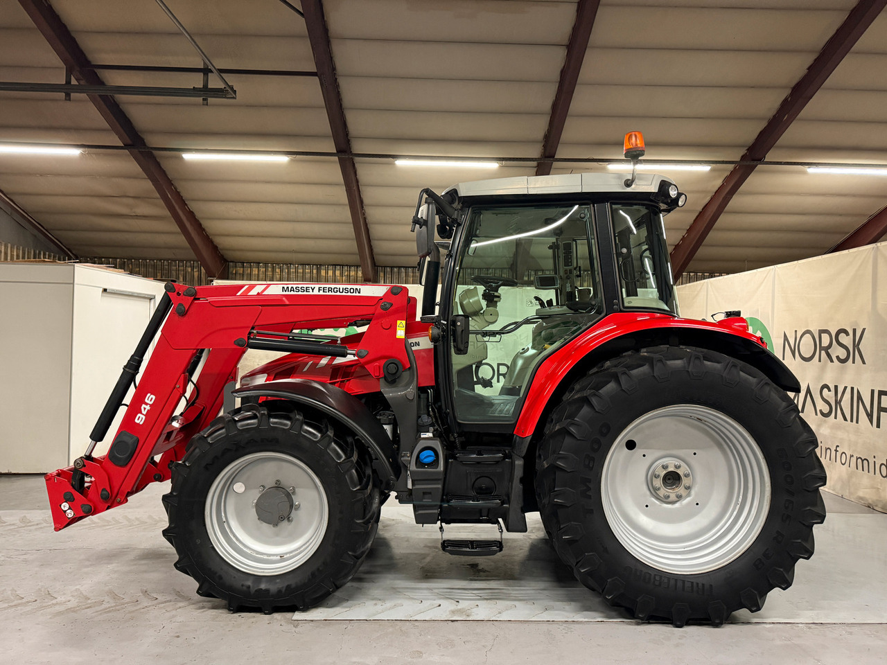 Massey Ferguson 5613 Dyna 4 - Traktör: fotoğraf 2 Massey Ferguson 5613 Dyna 4 - Traktör: fotoğraf 2