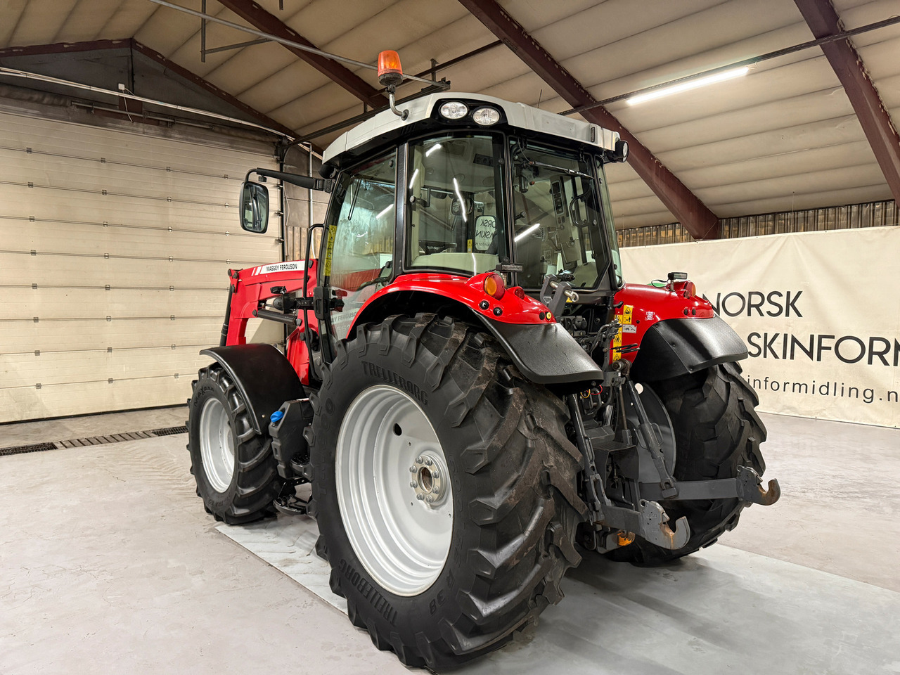 Massey Ferguson 5613 Dyna 4 - Traktör: fotoğraf 3 Massey Ferguson 5613 Dyna 4 - Traktör: fotoğraf 3