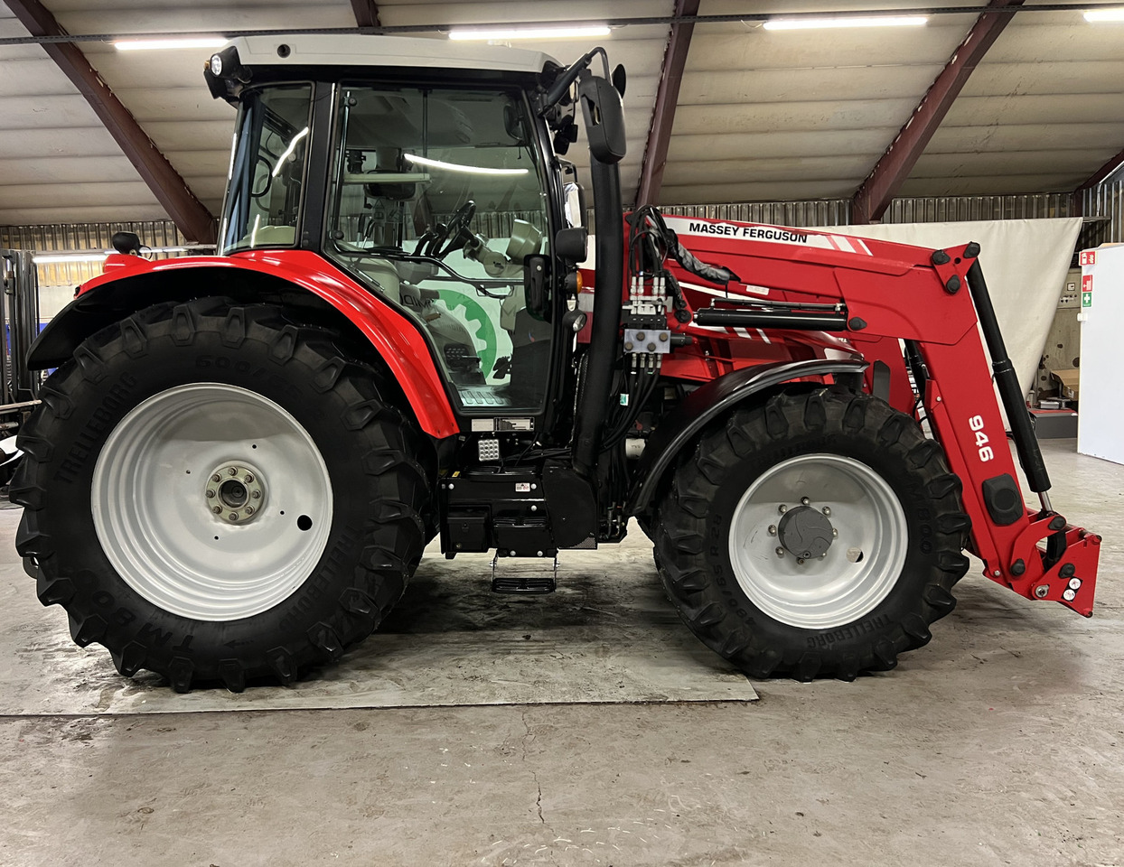 Massey Ferguson 5613 Dyna 6 - Traktör: fotoğraf 5 Massey Ferguson 5613 Dyna 6 - Traktör: fotoğraf 5