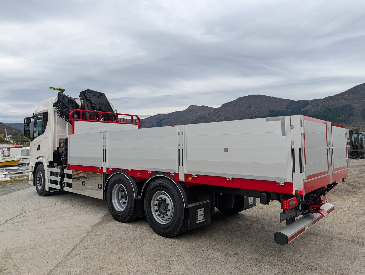 Scania G420 6x2 med HIAB 232-E5 Hipro og MCE påbygg - Sal/ Açık kasa kamyon, Vinçli kamyon: fotoğraf 4 Scania G420 6x2 med HIAB 232-E5 Hipro og MCE påbygg - Sal/ Açık kasa kamyon, Vinçli kamyon: fotoğraf 4