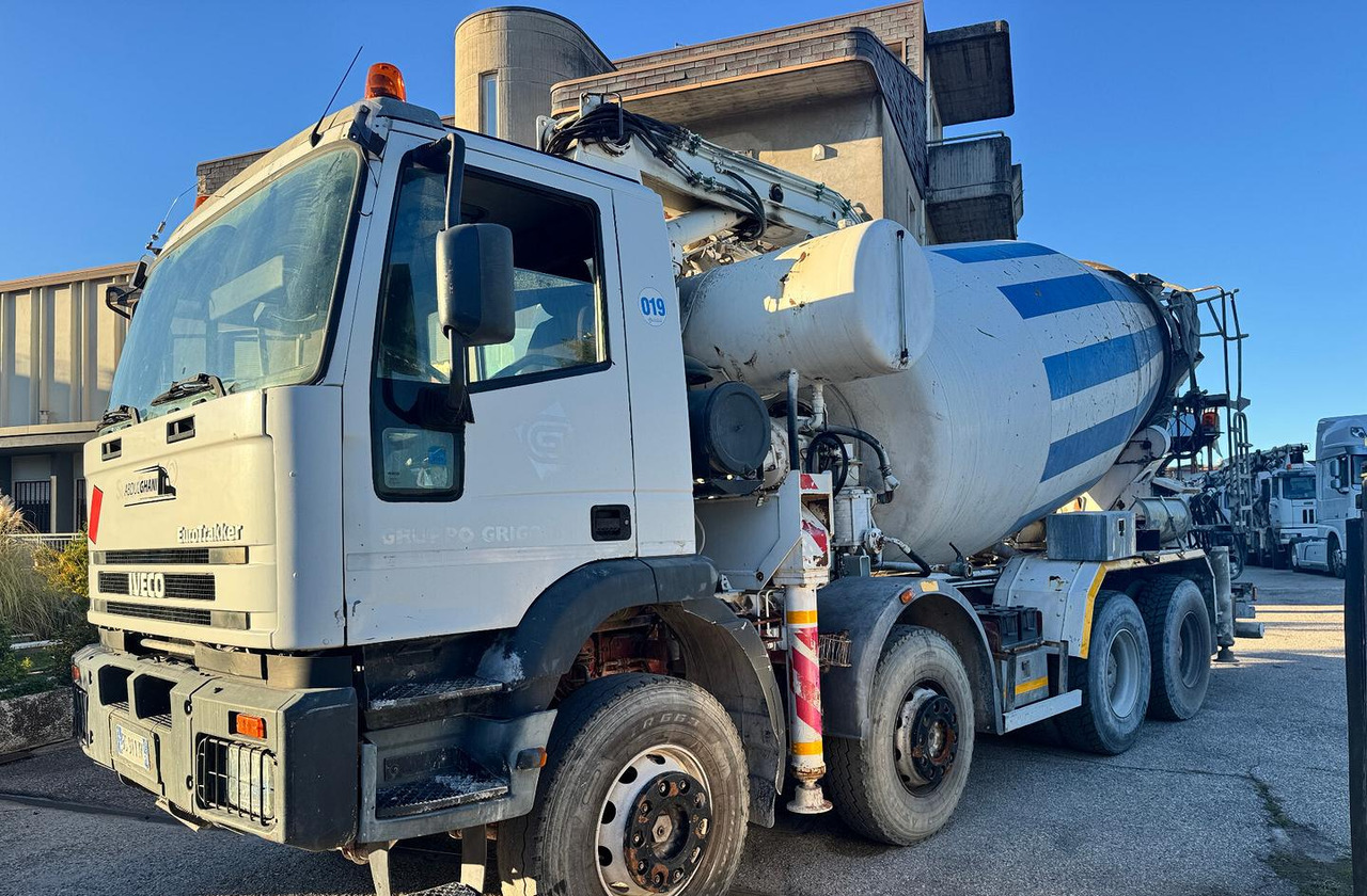 Betonpompa CIFA Iveco Trakker 410E44 - Diğer araçlar: fotoğraf 2 Betonpompa CIFA Iveco Trakker 410E44 - Diğer araçlar: fotoğraf 2
