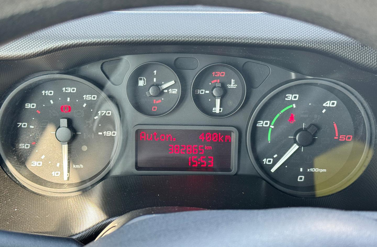 - Frigorifik kamyonet: fotoğraf 5 - Frigorifik kamyonet: fotoğraf 5