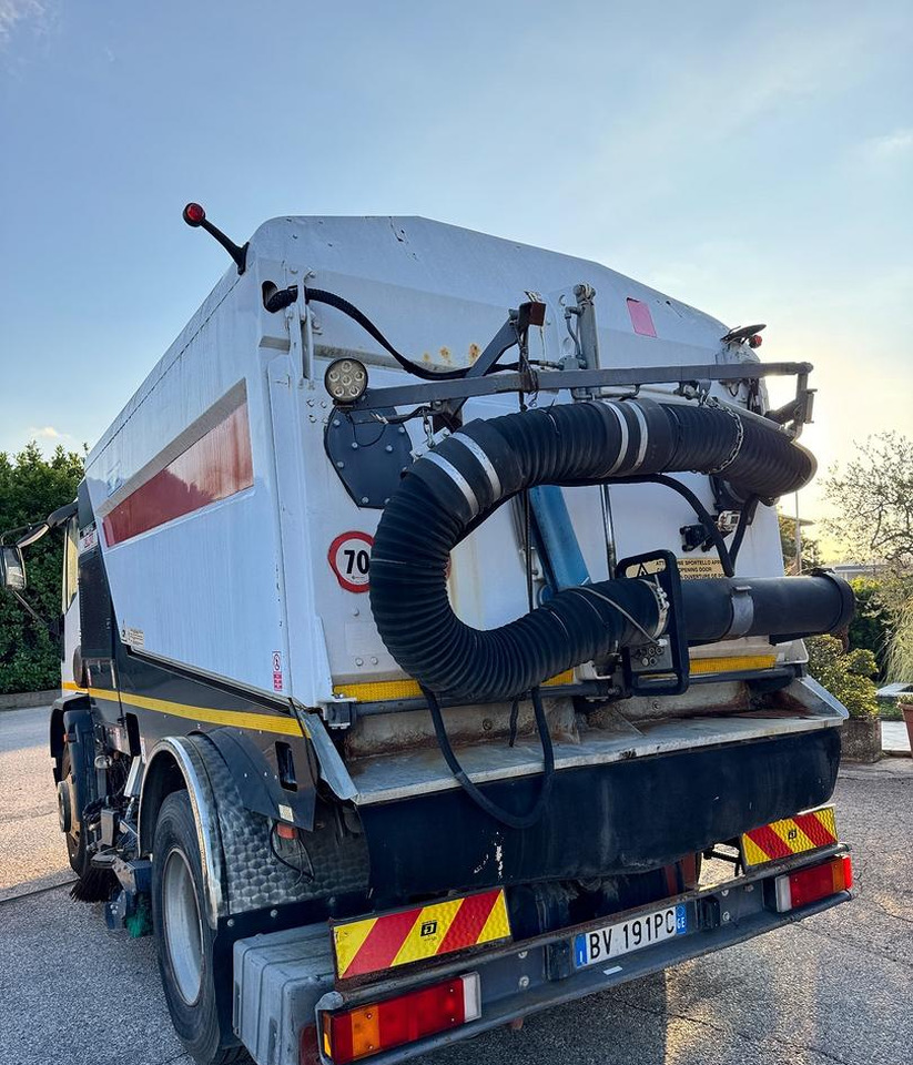 Iveco EuroCargo 150E18 spazzatrice - Yol süpürme aracı: fotoğraf 4 Iveco EuroCargo 150E18 spazzatrice - Yol süpürme aracı: fotoğraf 4