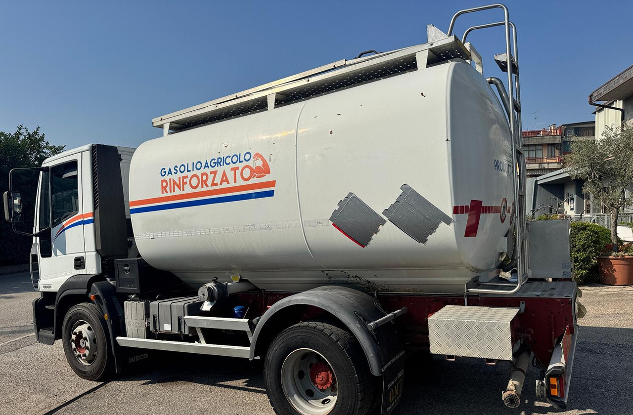 Iveco Eurocargo 150E21 Cisterna carburante - Tanker kamyon: fotoğraf 3 Iveco Eurocargo 150E21 Cisterna carburante - Tanker kamyon: fotoğraf 3