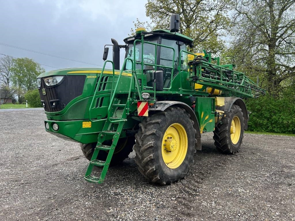 John Deere R4040i - Kendi yürür ilaçlama makinesi: fotoğraf 1 John Deere R4040i - Kendi yürür ilaçlama makinesi: fotoğraf 1