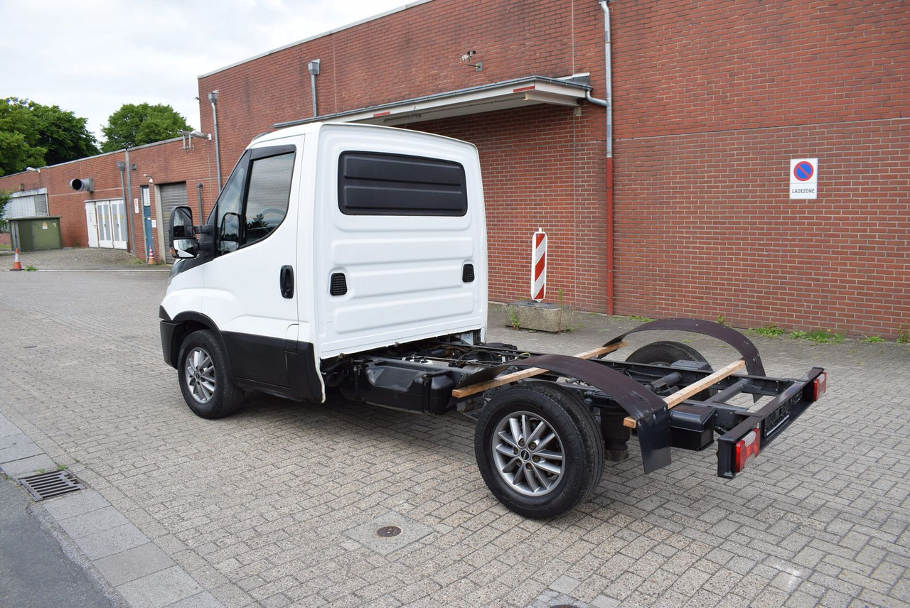 Iveco Daily 35 S21 3,0 Automatik Luftfederung Tempomat - Şasi kamyon: fotoğraf 4 Iveco Daily 35 S21 3,0 Automatik Luftfederung Tempomat - Şasi kamyon: fotoğraf 4