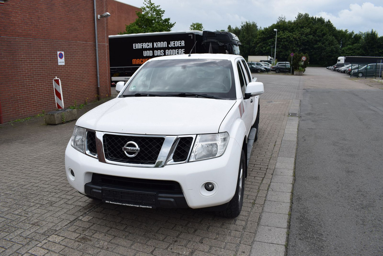 SUV Nissan Navara Double Cab SE 4x4 Automatik Hardtop AHK: fotoğraf 16