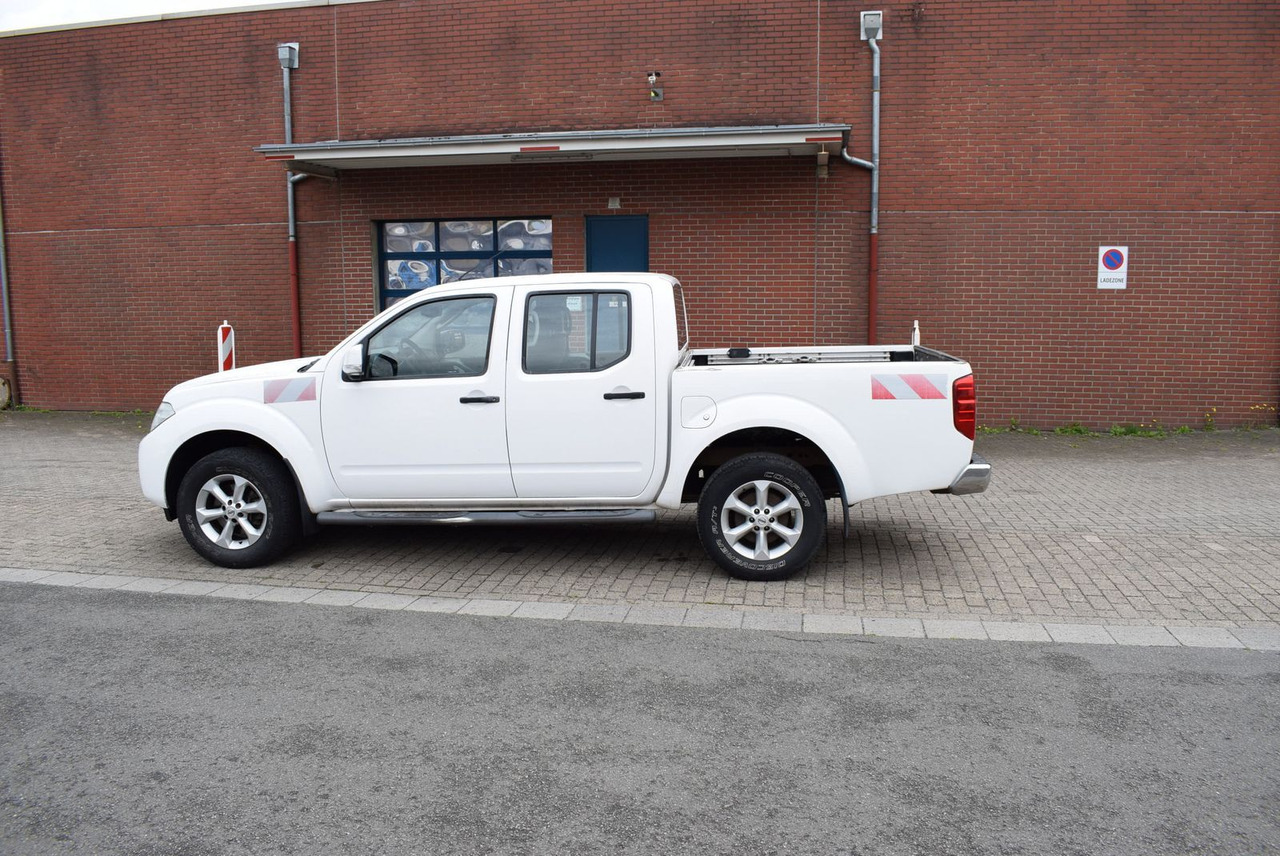 SUV Nissan Navara Double Cab SE 4x4 Automatik Hardtop AHK: fotoğraf 7