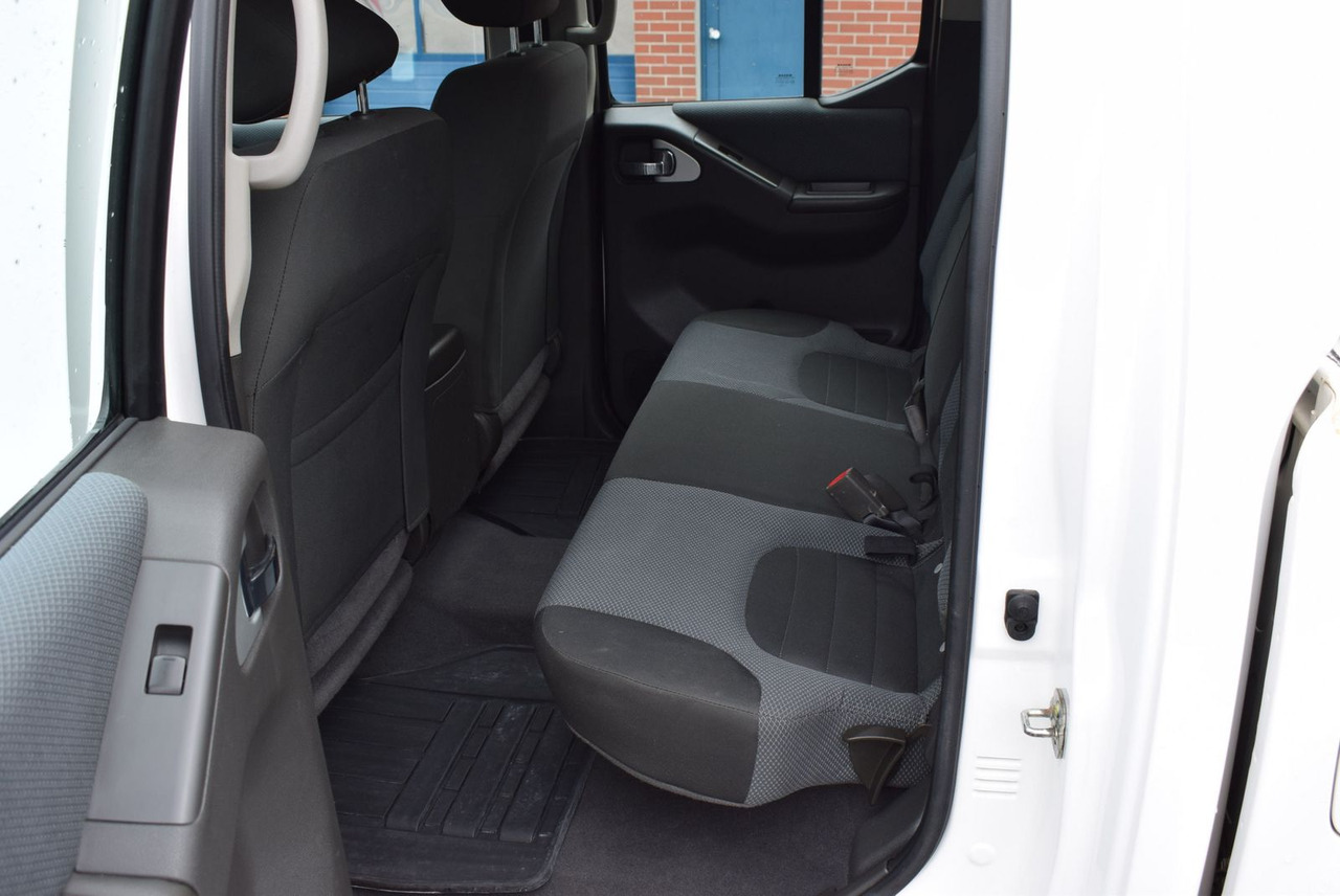 SUV Nissan Navara Double Cab SE 4x4 Automatik Hardtop AHK: fotoğraf 18