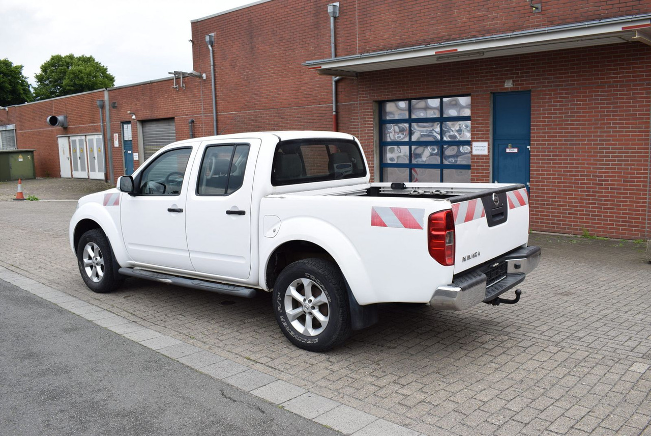 SUV Nissan Navara Double Cab SE 4x4 Automatik Hardtop AHK: fotoğraf 8