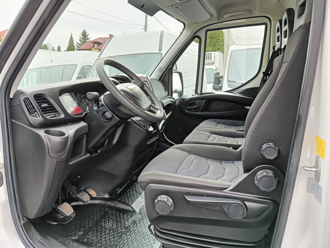 IVECO DAILY 35C14 WYWROTKA KIPER NR 820 - Damperli kamyonet: fotoğraf 2 IVECO DAILY 35C14 WYWROTKA KIPER NR 820 - Damperli kamyonet: fotoğraf 2