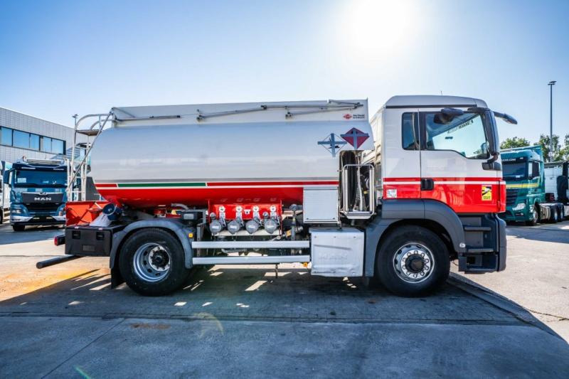 MAN TGS 18.400 4x4H +CM 11.500L /4 COMP - Tanker kamyon: fotoğraf 3 MAN TGS 18.400 4x4H +CM 11.500L /4 COMP - Tanker kamyon: fotoğraf 3
