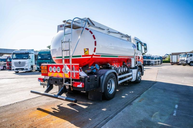 MAN TGS 18.400 4x4H +CM 11.500L /4 COMP - Tanker kamyon: fotoğraf 4 MAN TGS 18.400 4x4H +CM 11.500L /4 COMP - Tanker kamyon: fotoğraf 4