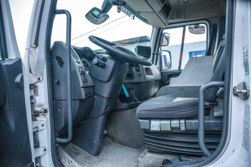 Renault PREMIUM 380 DXI-6x2 - Kapalı kasa kamyon: fotoğraf 5 Renault PREMIUM 380 DXI-6x2 - Kapalı kasa kamyon: fotoğraf 5