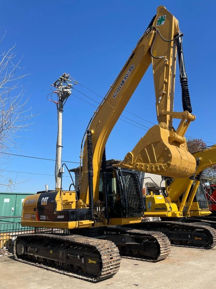 CAT 323D2 - Paletli ekskavatör: fotoğraf 2 CAT 323D2 - Paletli ekskavatör: fotoğraf 2