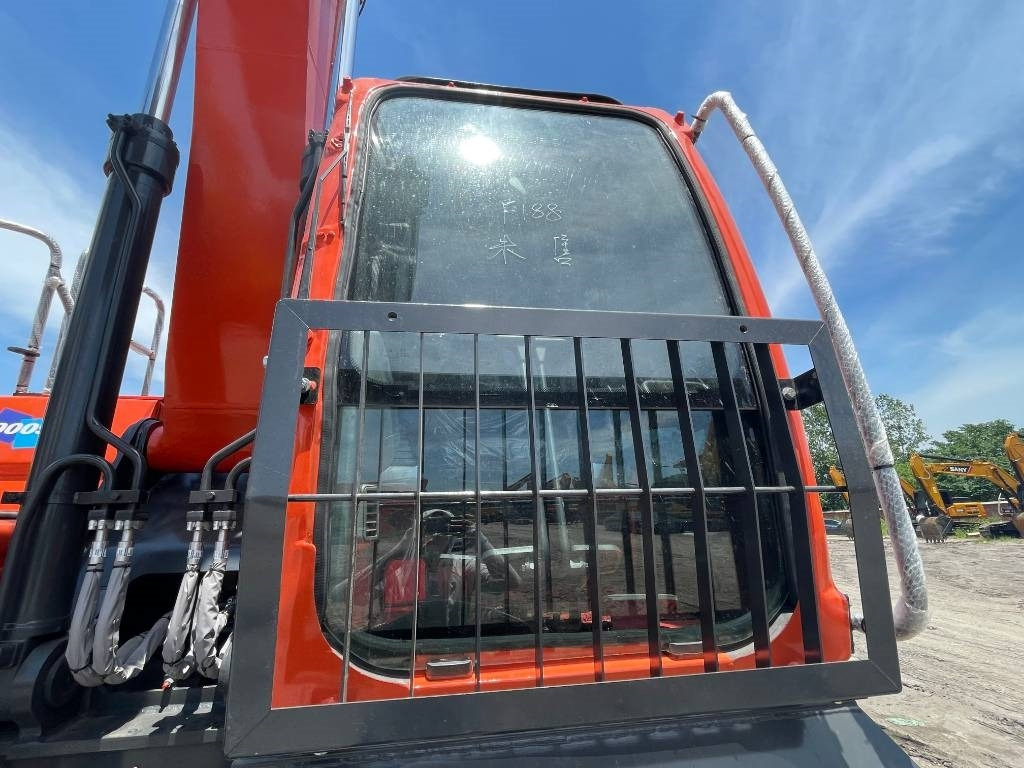 Doosan DX 300 LC - Paletli ekskavatör: fotoğraf 2 Doosan DX 300 LC - Paletli ekskavatör: fotoğraf 2