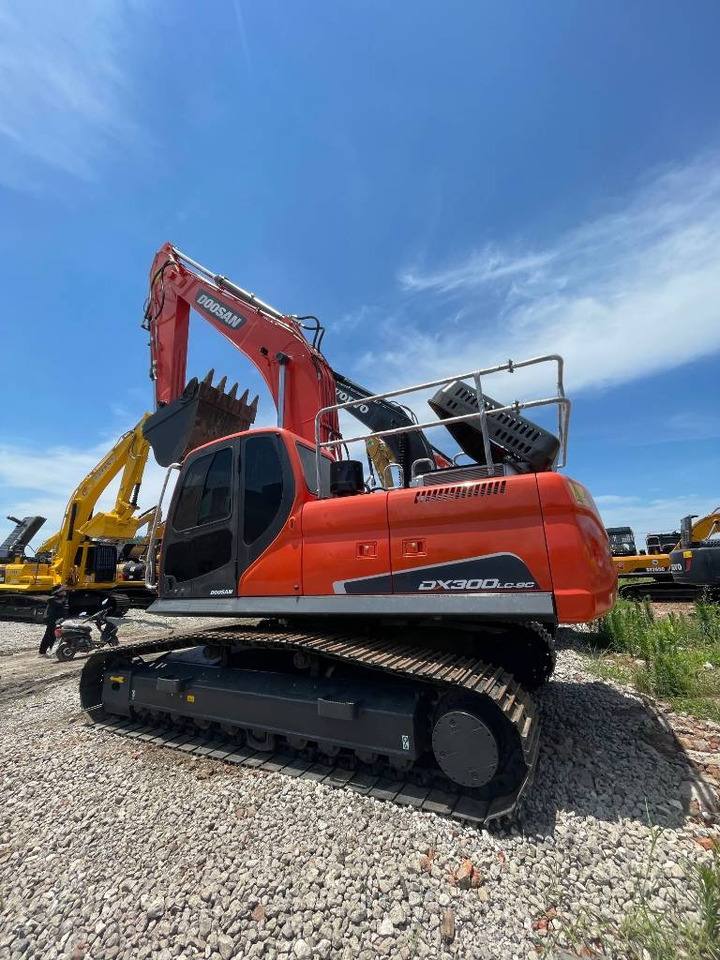 Doosan DX 300 LC - Paletli ekskavatör: fotoğraf 1 Doosan DX 300 LC - Paletli ekskavatör: fotoğraf 1