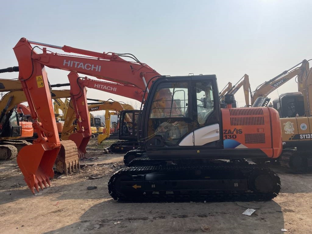 Hitachi ZX 130 - Paletli ekskavatör: fotoğraf 3 Hitachi ZX 130 - Paletli ekskavatör: fotoğraf 3