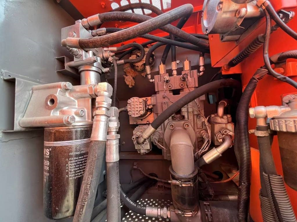 Hitachi ZX 160 - Paletli ekskavatör: fotoğraf 5 Hitachi ZX 160 - Paletli ekskavatör: fotoğraf 5