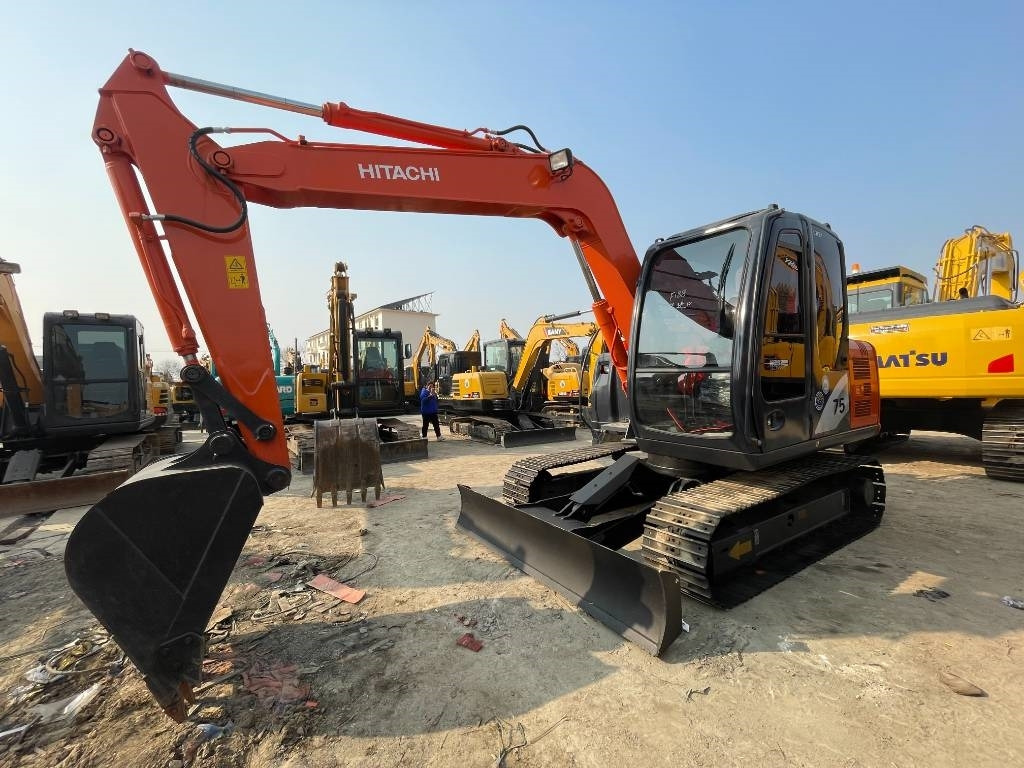 Hitachi ZX 75 - Paletli ekskavatör: fotoğraf 5 Hitachi ZX 75 - Paletli ekskavatör: fotoğraf 5