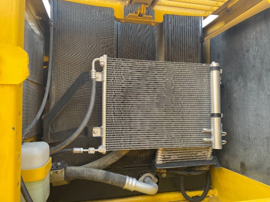 Komatsu PC 200-8 - Paletli ekskavatör: fotoğraf 5 Komatsu PC 200-8 - Paletli ekskavatör: fotoğraf 5