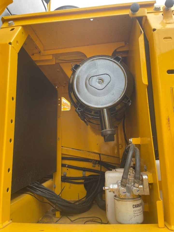 Komatsu PC 220 - Paletli ekskavatör: fotoğraf 4 Komatsu PC 220 - Paletli ekskavatör: fotoğraf 4