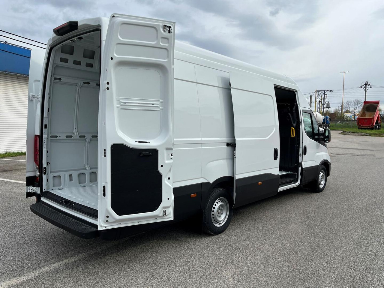 Iveco DAILY VAN, 3.0 D 176k, 35S18H V Evolution H3 - Panelvan: fotoğraf 4 Iveco DAILY VAN, 3.0 D 176k, 35S18H V Evolution H3 - Panelvan: fotoğraf 4