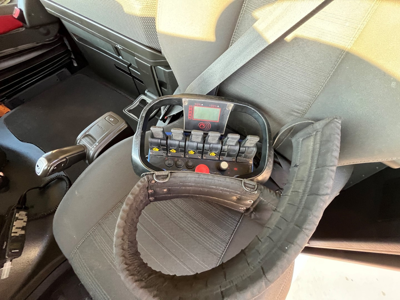 Kamyon, Vinçli kamyon VOLVO FH 500, 2017, FASSI 195.2 - 5x +RC: fotoğraf 23 Kamyon, Vinçli kamyon VOLVO FH 500, 2017, FASSI 195.2 - 5x +RC: fotoğraf 23