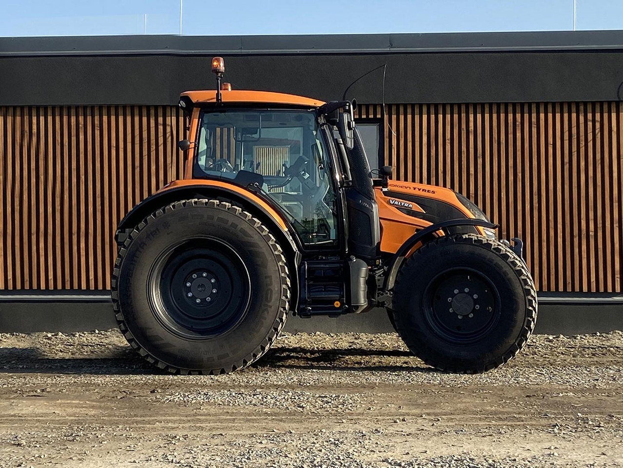 Valtra N, 49 AWI, 134 - Traktör: fotoğraf 1 Valtra N, 49 AWI, 134 - Traktör: fotoğraf 1