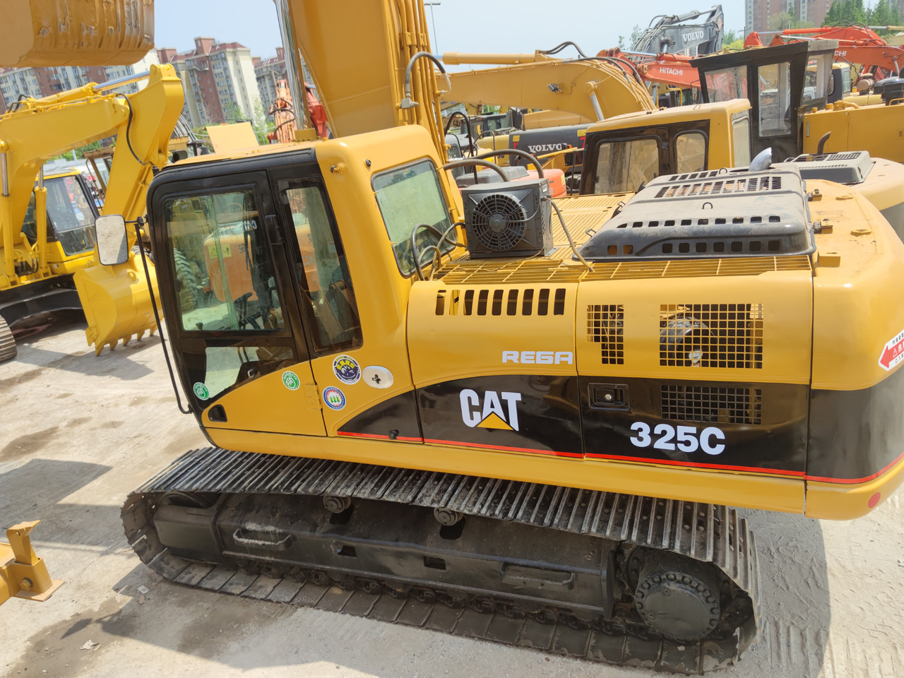 CATERPILLAR 325C - Paletli ekskavatör: fotoğraf 1 CATERPILLAR 325C - Paletli ekskavatör: fotoğraf 1