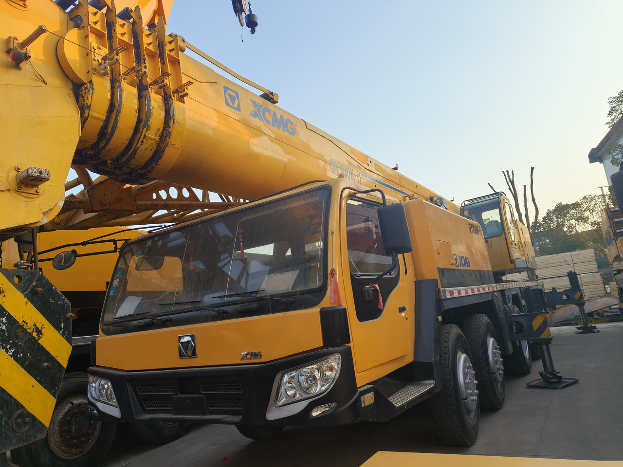 XCMG QY100K 100t truck crane - Mobil vinç: fotoğraf 1 XCMG QY100K 100t truck crane - Mobil vinç: fotoğraf 1