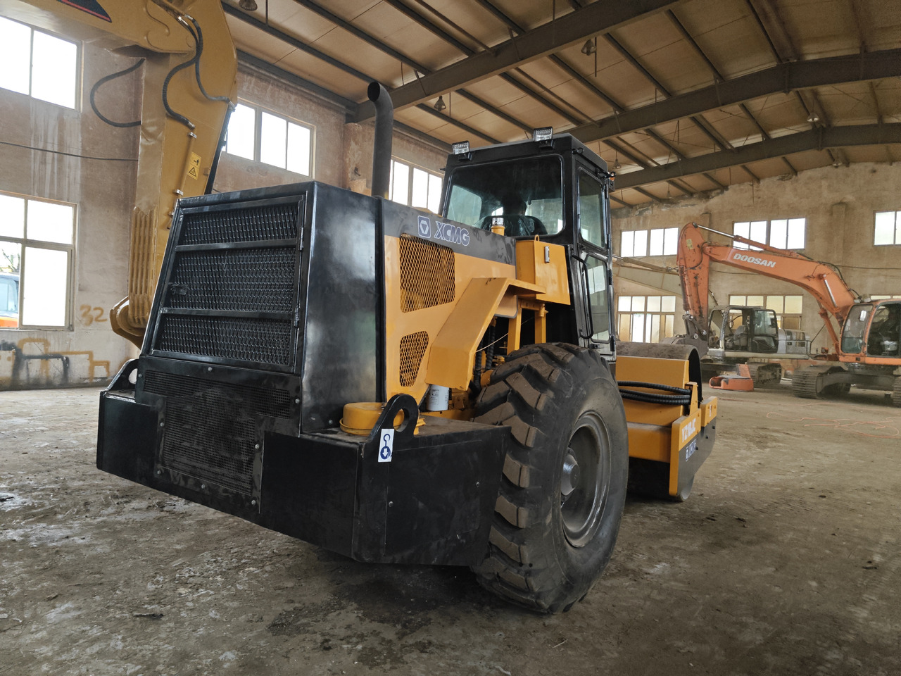 XCMG YZ18JC Used xcmg road roller/compactor - Yol silindiri: fotoğraf 3 XCMG YZ18JC Used xcmg road roller/compactor - Yol silindiri: fotoğraf 3