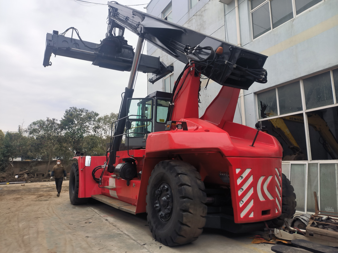 Kalmar DRF450 Used Reach stacker/Container forklift - Reachstacker: fotoğraf 1 Kalmar DRF450 Used Reach stacker/Container forklift - Reachstacker: fotoğraf 1
