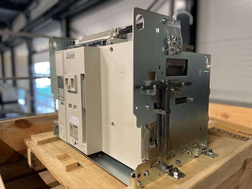 Mitsubishi Circuit breaker 3200A - AE3200-SW 4P - DPX-12648  - İş makinaları: fotoğraf 5 Mitsubishi Circuit breaker 3200A - AE3200-SW 4P - DPX-12648  - İş makinaları: fotoğraf 5