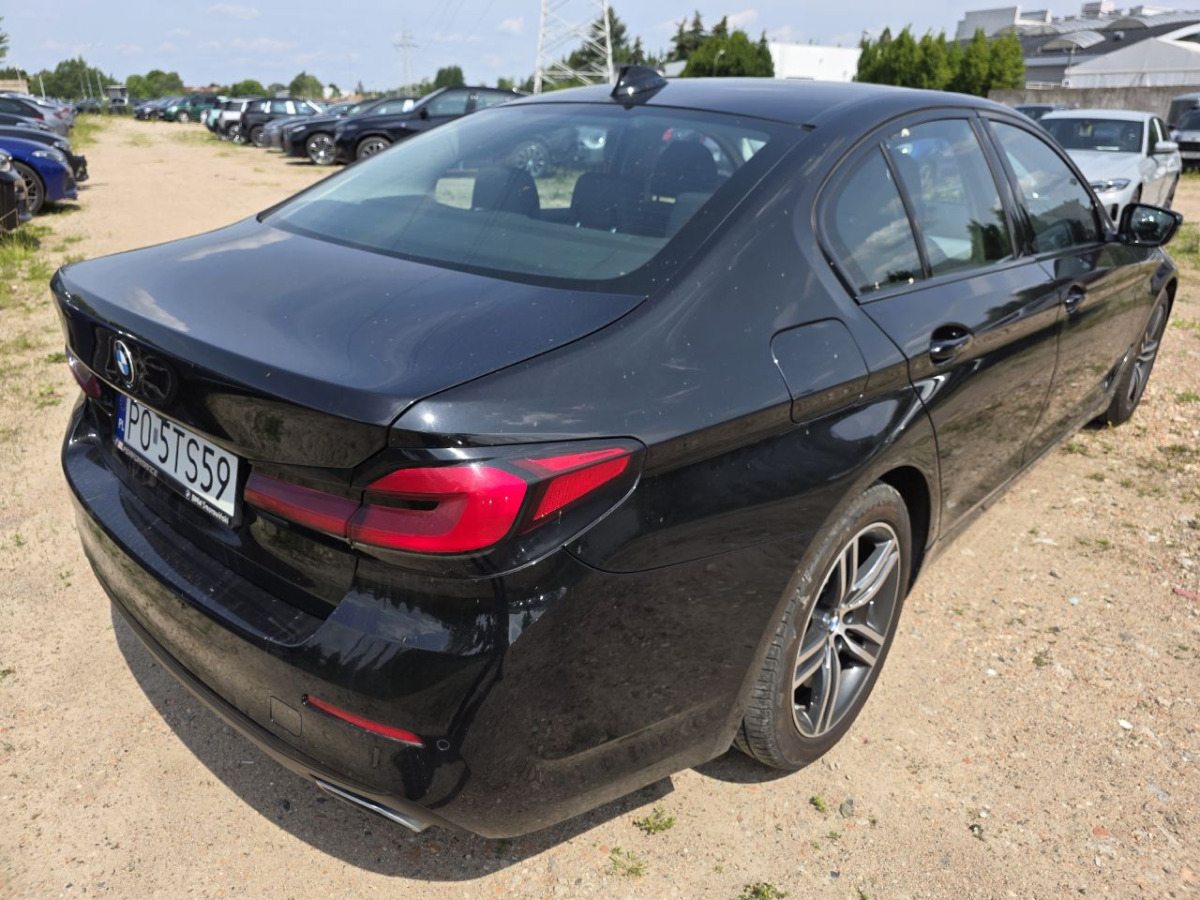 BMW 520i SEDAN - Sedan araba: fotoğraf 3 BMW 520i SEDAN - Sedan araba: fotoğraf 3