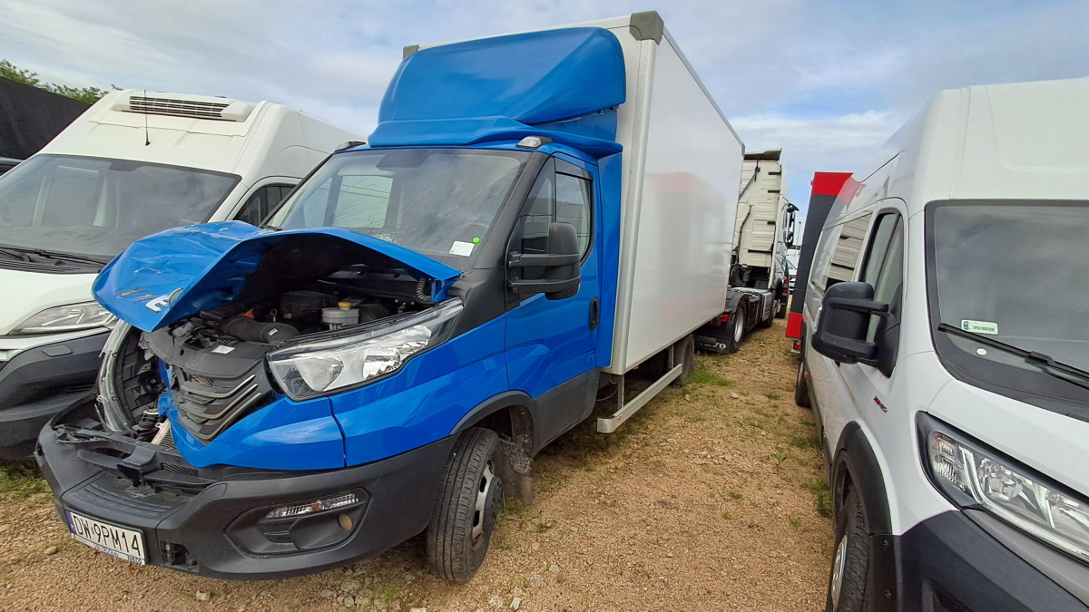 IVECO DAILY KONTENER Z WINDĄ - Kapalı kasa kamyon: fotoğraf 2 IVECO DAILY KONTENER Z WINDĄ - Kapalı kasa kamyon: fotoğraf 2