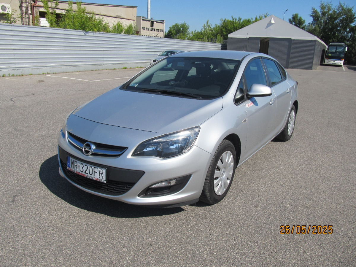 OPEL ASTRA SEDAN - Sedan araba: fotoğraf 3 OPEL ASTRA SEDAN - Sedan araba: fotoğraf 3