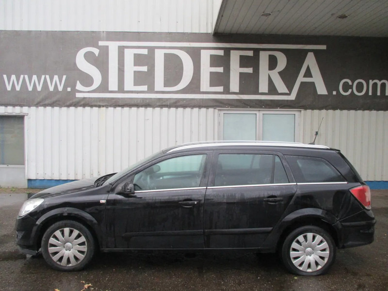 Opel Astra 1.7 CDTI , NOT RUNNING , Navi , Airco , lederen bekleding - Binek araba: fotoğraf 2 Opel Astra 1.7 CDTI , NOT RUNNING , Navi , Airco , lederen bekleding - Binek araba: fotoğraf 2