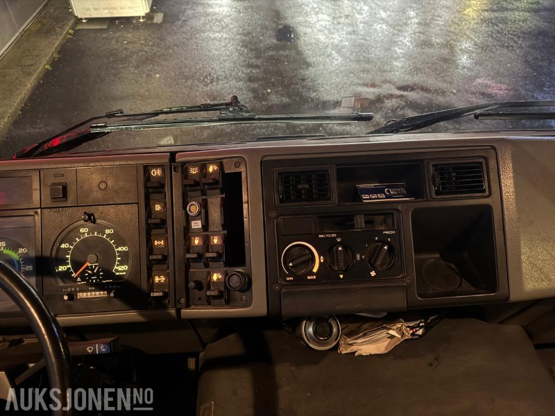 Vinçli kamyon 2000 Volvo FL611 med kran og plan KUN 98.766km EU OK TIL 09.12.2026: fotoğraf 16