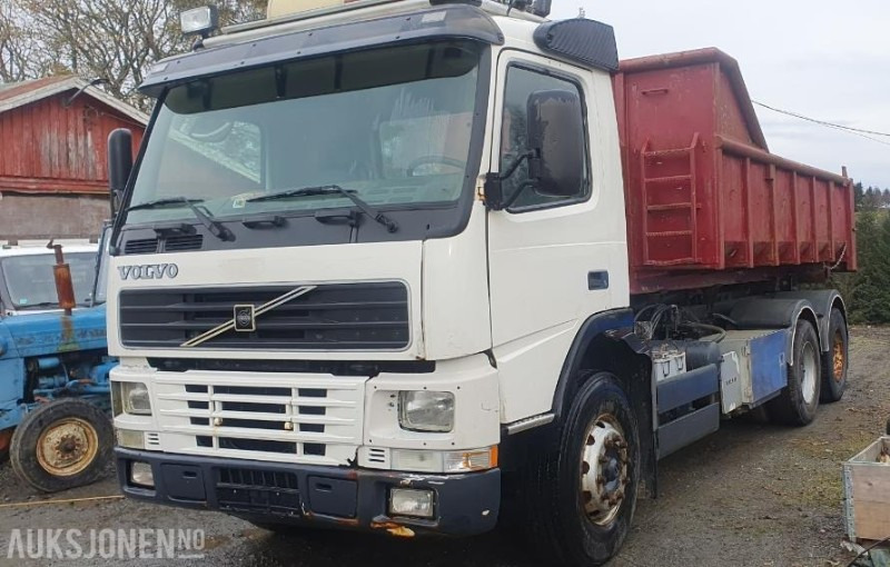 2000 Volvo FM-12 MED KASSE OG MASKINFLAK - Kancalı yükleyici kamyon: fotoğraf 1 2000 Volvo FM-12 MED KASSE OG MASKINFLAK - Kancalı yükleyici kamyon: fotoğraf 1
