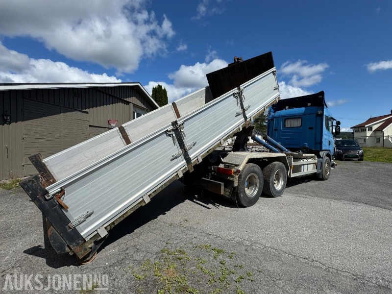 2001 Scania R 164GB 6X2NA 480 / krokbil med flak og uttak for kran - Kancalı yükleyici kamyon: fotoğraf 5 2001 Scania R 164GB 6X2NA 480 / krokbil med flak og uttak for kran - Kancalı yükleyici kamyon: fotoğraf 5