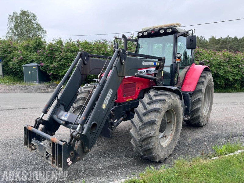 2004 Massey Ferguson 6480 Dynashift - Frontlaster med hydraulisk redskapslås - Fronthydraulikk - 40 km - Fjærende hytte - tredje funksjon - Traktör: fotoğraf 1 2004 Massey Ferguson 6480 Dynashift - Frontlaster med hydraulisk redskapslås - Fronthydraulikk - 40 km - Fjærende hytte - tredje funksjon - Traktör: fotoğraf 1